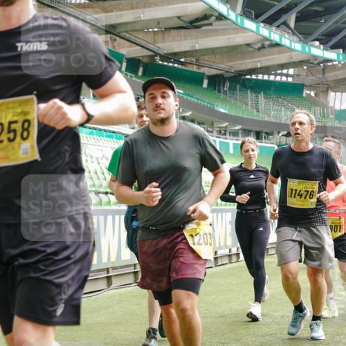 13.09.2026 - 21. swb-Marathon Bremen Michael Burmester http://msf.ph/oto/10455820 13.09.2026 10:32:55 Laufen im Stadion 10018, 10067, 10078, 10166, 10184, 10203, 10211, 10226, 10236, 10243, 10246, 10249, 10255, 10256, 10297, 10300, 10322, 10365, 10372, 10374, 10379, 10383, 10394, 10408, 10410, 10423, 10428, 10443, 10486, 10494, 10503, 10517, 10518, 10529, 10530, 10540, 10543, 10550, 10555, 10565, 10578, 10589, 10608, 10610, 10631, 10646, 10670, 10673, 10675, 10687, 10690, 10703, 10704, 10707, 10721, 10725, 10728, 10745, 10749, 10750, 10771, 10788, 10794, 10809 meine-sportfotos.de