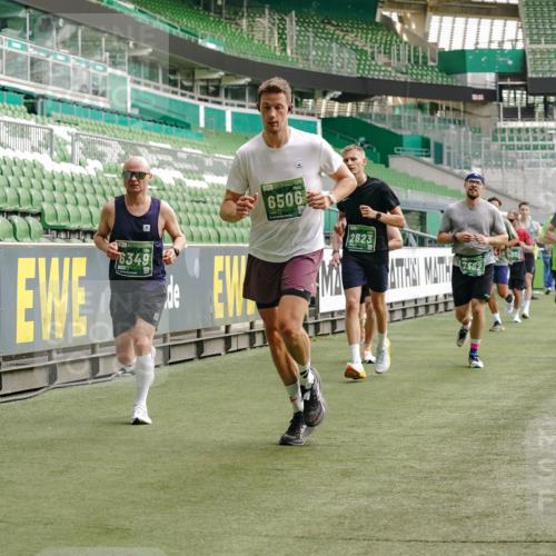 13.09.2026 - 21. swb-Marathon Bremen Michael Burmester http://msf.ph/oto/10455890 13.09.2026 12:53:14 Laufen im Stadion 102, 107, 145, 235, 313, 376, 472, 541, 560, 615, 616, 675, 683, 696, 740, 755, 792, 816, 863, 982, 985, 987, 1033, 1056, 1076, 1207, 1232, 1252, 1297, 1419, 1433, 1445, 1468, 1492, 1528, 1542, 1551, 1646, 1664, 1704, 1707, 1814, 1955, 2007, 2008, 2043, 2055, 2203, 2280, 2350, 2362, 2401, 2422, 2454, 2480, 2498, 2499, 2623, 2767, 2820, 2847, 2858, 2882, 2971, 2997, 3085, 3149, 3236, 3336, 3362, 3413, 3448, 3566, 3830, 3899, 3988, 4283, 4475, 4573, 4605, 5152 meine-sportfotos.de