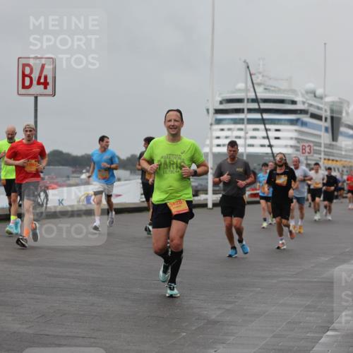 13.09.2026 - Kiel Lauf Andreas Tolksdorf http://msf.ph/oto/10455904 13.09.2026 11:56:20 Kiellinie 4, 12061, 42, 195, 3428, 3 meine-sportfotos.de