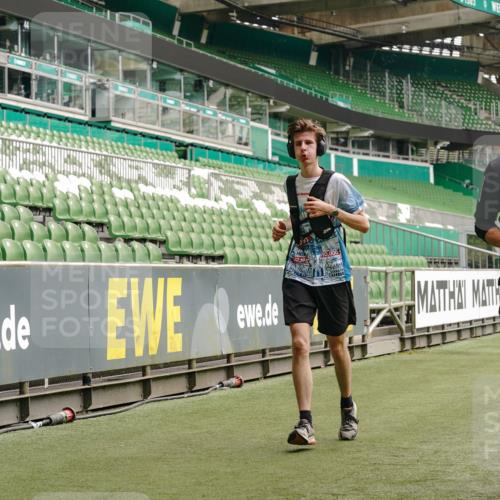 13.09.2026 - 21. swb-Marathon Bremen Michael Burmester http://msf.ph/oto/10456142 13.09.2026 10:33:02 Laufen im Stadion 10018, 10067, 10078, 10166, 10184, 10203, 10211, 10226, 10236, 10243, 10246, 10249, 10255, 10256, 10297, 10300, 10322, 10365, 10372, 10374, 10379, 10383, 10394, 10408, 10410, 10423, 10428, 10443, 10486, 10494, 10503, 10517, 10518, 10529, 10530, 10540, 10543, 10550, 10565, 10578, 10608, 10631, 10646, 10670, 10673, 10675, 10687, 10690, 10691, 10703, 10704, 10707, 10721, 10725, 10728, 10745, 10749, 10750, 10771, 10772, 10787, 10788, 10794, 10809 meine-sportfotos.de
