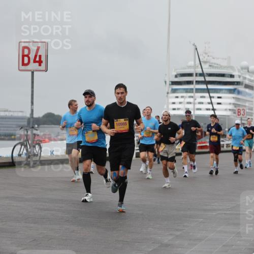 13.09.2026 - Kiel Lauf Andreas Tolksdorf http://msf.ph/oto/10456357 13.09.2026 11:57:01 Kiellinie 71, 4, 10985, 3, 9903 meine-sportfotos.de