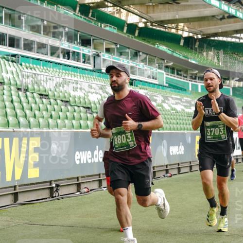 13.09.2026 - 21. swb-Marathon Bremen Michael Burmester http://msf.ph/oto/10456396 13.09.2026 12:53:29 Laufen im Stadion 102, 107, 145, 313, 376, 385, 472, 481, 541, 560, 615, 616, 666, 675, 683, 696, 740, 755, 792, 816, 827, 982, 985, 987, 1033, 1056, 1076, 1207, 1232, 1252, 1297, 1419, 1433, 1445, 1468, 1492, 1528, 1542, 1551, 1631, 1646, 1664, 1704, 1707, 1814, 1955, 2007, 2043, 2055, 2203, 2280, 2350, 2362, 2401, 2422, 2454, 2480, 2498, 2499, 2623, 2701, 2767, 2820, 2824, 2858, 2882, 2913, 2971, 2997, 3054, 3085, 3149, 3236, 3336, 3362, 3413, 3448, 3830, 3899, 3988, 4283, 4475, 4605 meine-sportfotos.de