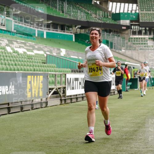 13.09.2026 - 21. swb-Marathon Bremen Michael Burmester http://msf.ph/oto/10456400 13.09.2026 10:33:11 Laufen im Stadion 10018, 10067, 10078, 10166, 10184, 10203, 10211, 10226, 10236, 10243, 10246, 10249, 10255, 10256, 10297, 10300, 10322, 10355, 10365, 10372, 10374, 10379, 10383, 10394, 10408, 10410, 10423, 10428, 10443, 10486, 10494, 10503, 10517, 10518, 10530, 10540, 10543, 10550, 10565, 10578, 10604, 10608, 10646, 10670, 10673, 10675, 10687, 10690, 10691, 10699, 10703, 10707, 10721, 10725, 10728, 10745, 10749, 10750, 10771, 10772, 10787, 10788, 10794, 10809 meine-sportfotos.de
