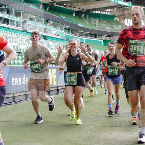 13.09.2026 - 21. swb-Marathon Bremen Michael Burmester http://msf.ph/oto/10456405 13.09.2026 13:11:16 Laufen im Stadion 265, 373, 581, 703, 843, 869, 984, 1113, 1180, 1226, 1435, 1738, 1849, 1851, 1855, 1867, 1894, 1936, 1952, 1967, 2202, 2248, 2268, 2281, 2284, 2299, 2330, 2333, 2339, 2342, 2353, 2375, 2426, 2432, 2443, 2530, 2531, 2553, 2589, 2654, 2659, 2669, 2673, 2682, 2714, 2717, 2784, 2785, 2804, 2819, 2822, 2836, 2850, 2907, 2920, 2932, 2976, 3026, 3027, 3063, 3079, 3082, 3086, 3089, 3122, 3159, 3174, 3207, 3208, 3291, 3328, 3349, 3352, 3370, 3409, 3410, 3470, 3549, 551 meine-sportfotos.de