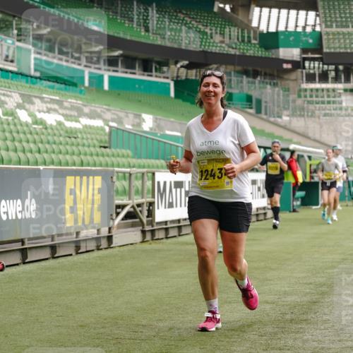 13.09.2026 - 21. swb-Marathon Bremen Michael Burmester http://msf.ph/oto/10456417 13.09.2026 10:33:11 Laufen im Stadion 10018, 10067, 10078, 10166, 10184, 10203, 10211, 10226, 10236, 10243, 10246, 10249, 10255, 10256, 10297, 10300, 10322, 10355, 10365, 10372, 10374, 10379, 10383, 10394, 10408, 10410, 10423, 10428, 10443, 10486, 10494, 10503, 10517, 10518, 10530, 10540, 10543, 10550, 10565, 10578, 10604, 10608, 10646, 10670, 10673, 10675, 10687, 10690, 10691, 10699, 10703, 10707, 10721, 10725, 10728, 10745, 10749, 10750, 10771, 10772, 10787, 10788, 10794, 10809 meine-sportfotos.de