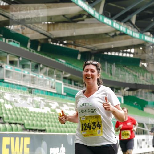 13.09.2026 - 21. swb-Marathon Bremen Michael Burmester http://msf.ph/oto/10456451 13.09.2026 10:33:12 Laufen im Stadion 10018, 10067, 10078, 10166, 10184, 10203, 10211, 10226, 10236, 10243, 10246, 10249, 10255, 10256, 10297, 10300, 10322, 10355, 10365, 10372, 10374, 10379, 10383, 10394, 10408, 10410, 10423, 10428, 10443, 10486, 10494, 10503, 10517, 10518, 10530, 10540, 10543, 10550, 10565, 10578, 10604, 10608, 10646, 10668, 10670, 10673, 10675, 10687, 10690, 10691, 10699, 10703, 10707, 10721, 10728, 10745, 10749, 10750, 10771, 10772, 10787, 10788, 10794, 10809 meine-sportfotos.de