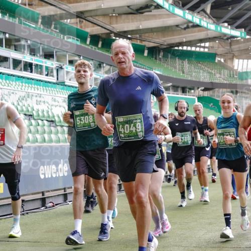 13.09.2026 - 21. swb-Marathon Bremen Michael Burmester http://msf.ph/oto/10456742 13.09.2026 13:11:22 Laufen im Stadion 265, 373, 581, 703, 843, 984, 1113, 1226, 1435, 1738, 1849, 1851, 1855, 1867, 1894, 1936, 1952, 1967, 2202, 2248, 2268, 2281, 2284, 2299, 2330, 2333, 2339, 2342, 2353, 2375, 2377, 2398, 2426, 2432, 2443, 2530, 2531, 2553, 2589, 2654, 2659, 2669, 2673, 2682, 2714, 2784, 2785, 2804, 2819, 2822, 2836, 2850, 2907, 2920, 2932, 2976, 3026, 3027, 3063, 3079, 3082, 3089, 3122, 3159, 3174, 3207, 3208, 3308, 3328, 3349, 3352, 3370, 3409, 3410, 3470, 3549, 551 meine-sportfotos.de