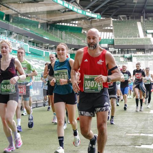 13.09.2026 - 21. swb-Marathon Bremen Michael Burmester http://msf.ph/oto/10456782 13.09.2026 13:11:22 Laufen im Stadion 265, 373, 581, 703, 843, 984, 1113, 1226, 1435, 1738, 1849, 1851, 1855, 1867, 1894, 1936, 1952, 1967, 2202, 2248, 2268, 2281, 2284, 2299, 2330, 2333, 2339, 2342, 2353, 2375, 2377, 2398, 2426, 2432, 2443, 2530, 2531, 2553, 2589, 2654, 2659, 2669, 2673, 2682, 2714, 2784, 2785, 2804, 2819, 2822, 2836, 2850, 2907, 2920, 2932, 2976, 3026, 3027, 3063, 3079, 3082, 3089, 3122, 3159, 3174, 3207, 3208, 3308, 3328, 3349, 3352, 3370, 3409, 3410, 3470, 3549, 551 meine-sportfotos.de