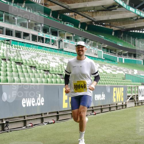 13.09.2026 - 21. swb-Marathon Bremen Michael Burmester http://msf.ph/oto/10456831 13.09.2026 10:33:21 Laufen im Stadion 10018, 10067, 10078, 10166, 10177, 10184, 10203, 10211, 10226, 10236, 10240, 10243, 10246, 10249, 10256, 10297, 10300, 10322, 10355, 10365, 10372, 10374, 10379, 10383, 10394, 10408, 10410, 10415, 10423, 10428, 10443, 10486, 10494, 10517, 10518, 10530, 10540, 10550, 10565, 10578, 10604, 10646, 10668, 10670, 10673, 10675, 10687, 10690, 10691, 10699, 10703, 10707, 10721, 10728, 10745, 10749, 10750, 10771, 10772, 10787, 10788, 10794, 10809, 10857 meine-sportfotos.de