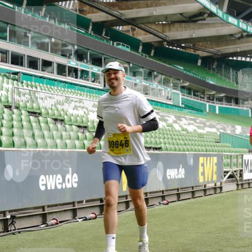 13.09.2026 - 21. swb-Marathon Bremen Michael Burmester http://msf.ph/oto/10456860 13.09.2026 10:33:22 Laufen im Stadion 10018, 10067, 10078, 10166, 10177, 10184, 10203, 10211, 10226, 10236, 10240, 10243, 10246, 10249, 10256, 10297, 10300, 10322, 10355, 10365, 10372, 10374, 10379, 10383, 10394, 10408, 10410, 10415, 10423, 10428, 10443, 10486, 10494, 10517, 10518, 10530, 10540, 10550, 10565, 10578, 10604, 10646, 10668, 10670, 10673, 10675, 10687, 10690, 10691, 10699, 10703, 10707, 10721, 10728, 10745, 10749, 10750, 10771, 10772, 10787, 10788, 10794, 10809, 10857 meine-sportfotos.de