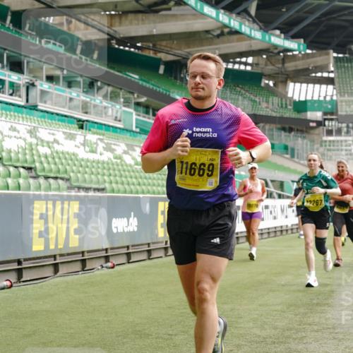 13.09.2026 - 21. swb-Marathon Bremen Michael Burmester http://msf.ph/oto/10456895 13.09.2026 10:33:22 Laufen im Stadion 10018, 10067, 10078, 10166, 10177, 10184, 10203, 10211, 10226, 10236, 10240, 10243, 10246, 10249, 10256, 10297, 10300, 10322, 10355, 10365, 10372, 10374, 10379, 10383, 10394, 10408, 10410, 10415, 10423, 10428, 10443, 10486, 10494, 10517, 10518, 10530, 10540, 10550, 10565, 10578, 10604, 10646, 10668, 10670, 10673, 10675, 10687, 10690, 10691, 10699, 10703, 10707, 10721, 10728, 10745, 10749, 10750, 10771, 10772, 10787, 10788, 10794, 10809, 10857 meine-sportfotos.de