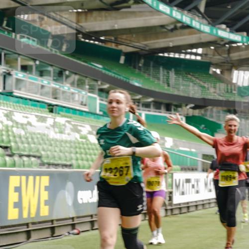 13.09.2026 - 21. swb-Marathon Bremen Michael Burmester http://msf.ph/oto/10456981 13.09.2026 10:33:24 Laufen im Stadion 10018, 10067, 10078, 10166, 10177, 10184, 10203, 10211, 10226, 10236, 10240, 10243, 10246, 10249, 10254, 10256, 10297, 10300, 10322, 10355, 10365, 10372, 10374, 10379, 10383, 10394, 10408, 10410, 10415, 10423, 10428, 10443, 10486, 10494, 10517, 10518, 10530, 10540, 10550, 10565, 10578, 10604, 10646, 10668, 10670, 10673, 10675, 10687, 10690, 10691, 10699, 10703, 10707, 10721, 10728, 10745, 10749, 10750, 10771, 10772, 10787, 10788, 10794, 10809, 10857 meine-sportfotos.de