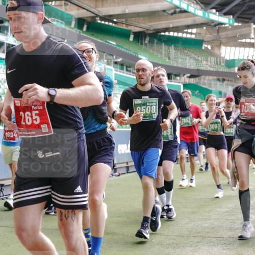 13.09.2026 - 21. swb-Marathon Bremen Michael Burmester http://msf.ph/oto/10456997 13.09.2026 13:11:26 Laufen im Stadion 265, 373, 581, 703, 843, 984, 1113, 1226, 1435, 1738, 1849, 1851, 1855, 1867, 1894, 1936, 1952, 1967, 2202, 2248, 2268, 2281, 2284, 2299, 2330, 2333, 2336, 2339, 2342, 2353, 2375, 2377, 2398, 2426, 2432, 2443, 2530, 2531, 2553, 2589, 2654, 2659, 2669, 2673, 2682, 2784, 2785, 2804, 2819, 2822, 2836, 2850, 2907, 2932, 2976, 3026, 3027, 3079, 3082, 3089, 3122, 3143, 3159, 3174, 3207, 3208, 3308, 3328, 3349, 3352, 3370, 3409, 3410, 3470, 3549, 551 meine-sportfotos.de