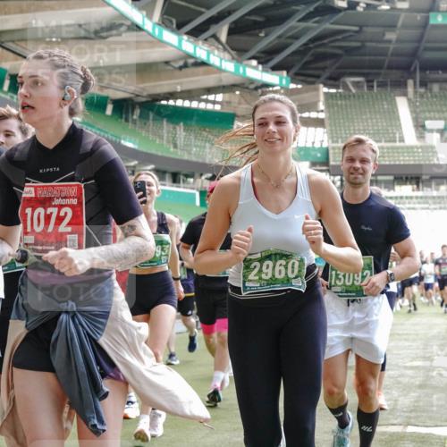 13.09.2026 - 21. swb-Marathon Bremen Michael Burmester http://msf.ph/oto/10457142 13.09.2026 13:11:28 Laufen im Stadion 265, 373, 581, 703, 843, 984, 1113, 1226, 1435, 1738, 1849, 1851, 1855, 1867, 1894, 1936, 1952, 1967, 2202, 2248, 2268, 2281, 2284, 2299, 2330, 2333, 2336, 2339, 2342, 2353, 2375, 2377, 2398, 2426, 2432, 2443, 2530, 2531, 2553, 2589, 2654, 2659, 2669, 2673, 2682, 2784, 2785, 2804, 2819, 2822, 2836, 2850, 2907, 2932, 2976, 3026, 3027, 3079, 3082, 3089, 3122, 3143, 3159, 3174, 3207, 3208, 3308, 3328, 3349, 3352, 3370, 3409, 3410, 3470, 3549, 551 meine-sportfotos.de
