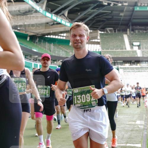 13.09.2026 - 21. swb-Marathon Bremen Michael Burmester http://msf.ph/oto/10457215 13.09.2026 13:11:29 Laufen im Stadion 265, 373, 581, 703, 843, 984, 1113, 1226, 1435, 1738, 1849, 1851, 1855, 1867, 1894, 1936, 1952, 1967, 2202, 2248, 2268, 2281, 2284, 2299, 2330, 2333, 2336, 2339, 2342, 2353, 2375, 2377, 2398, 2426, 2432, 2443, 2530, 2531, 2553, 2589, 2654, 2659, 2669, 2673, 2682, 2784, 2804, 2819, 2822, 2836, 2850, 2907, 2932, 2976, 3026, 3027, 3079, 3082, 3089, 3122, 3143, 3159, 3174, 3207, 3208, 3308, 3328, 3349, 3352, 3370, 3409, 3410, 3470, 3549, 551 meine-sportfotos.de