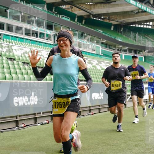 13.09.2026 - 21. swb-Marathon Bremen Michael Burmester http://msf.ph/oto/10457299 13.09.2026 10:33:29 Laufen im Stadion 10018, 10067, 10078, 10166, 10177, 10184, 10203, 10211, 10226, 10236, 10240, 10243, 10246, 10249, 10254, 10256, 10297, 10300, 10322, 10355, 10365, 10372, 10374, 10379, 10383, 10394, 10408, 10410, 10415, 10423, 10428, 10460, 10486, 10494, 10517, 10518, 10530, 10550, 10565, 10578, 10604, 10646, 10668, 10670, 10673, 10675, 10687, 10690, 10691, 10699, 10700, 10707, 10721, 10728, 10745, 10749, 10750, 10771, 10772, 10787, 10788, 10794, 10809, 10857, 11126 meine-sportfotos.de