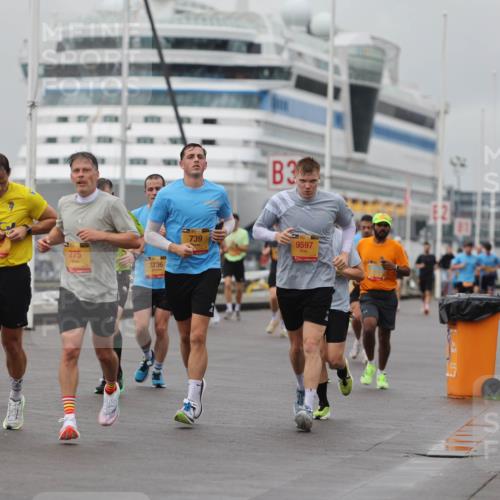 13.09.2026 - Kiel Lauf Andreas Tolksdorf http://msf.ph/oto/10457352 13.09.2026 11:58:21 Kiellinie 275, 3736, 3, 739, 9597 meine-sportfotos.de