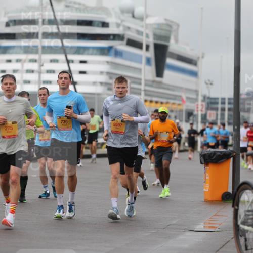 13.09.2026 - Kiel Lauf Andreas Tolksdorf http://msf.ph/oto/10457368 13.09.2026 11:58:21 Kiellinie 275, 3736, 739, 9597 meine-sportfotos.de