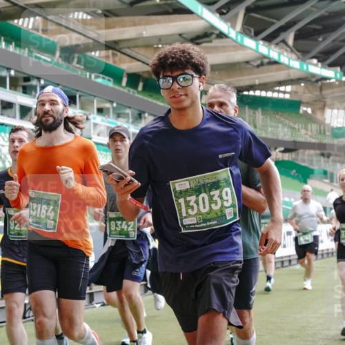 13.09.2026 - 21. swb-Marathon Bremen Michael Burmester http://msf.ph/oto/10457371 13.09.2026 13:11:32 Laufen im Stadion 265, 373, 581, 703, 843, 984, 1113, 1226, 1435, 1738, 1849, 1851, 1855, 1867, 1894, 1936, 1952, 1967, 2202, 2248, 2268, 2281, 2284, 2299, 2330, 2333, 2336, 2339, 2342, 2353, 2375, 2377, 2398, 2426, 2432, 2443, 2531, 2553, 2589, 2654, 2659, 2669, 2673, 2682, 2784, 2804, 2819, 2822, 2836, 2850, 2907, 2932, 2976, 3026, 3027, 3079, 3082, 3089, 3122, 3143, 3159, 3174, 3207, 3208, 3308, 3328, 3349, 3352, 3370, 3409, 3410, 3470, 3549, 551 meine-sportfotos.de