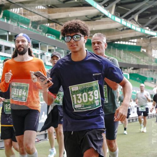 13.09.2026 - 21. swb-Marathon Bremen Michael Burmester http://msf.ph/oto/10457385 13.09.2026 13:11:32 Laufen im Stadion 265, 373, 581, 703, 843, 984, 1113, 1226, 1435, 1738, 1849, 1851, 1855, 1867, 1894, 1936, 1952, 1967, 2202, 2248, 2268, 2281, 2284, 2299, 2330, 2333, 2336, 2339, 2342, 2353, 2375, 2377, 2398, 2426, 2432, 2443, 2531, 2553, 2589, 2654, 2659, 2669, 2673, 2682, 2784, 2804, 2819, 2822, 2836, 2850, 2907, 2932, 2976, 3026, 3027, 3079, 3082, 3089, 3122, 3143, 3159, 3174, 3207, 3208, 3308, 3328, 3349, 3352, 3370, 3409, 3410, 3470, 3549, 551 meine-sportfotos.de