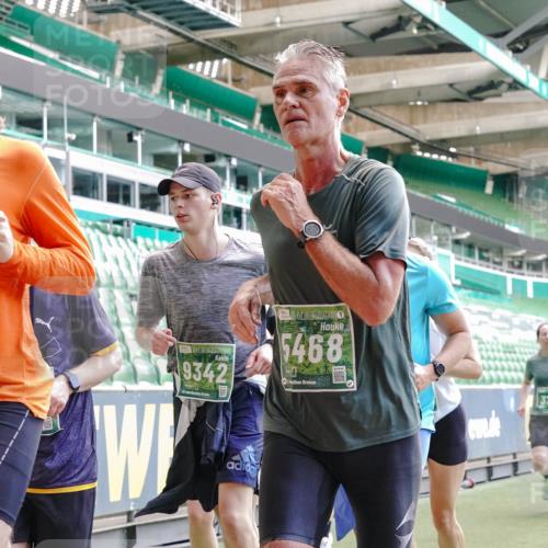 13.09.2026 - 21. swb-Marathon Bremen Michael Burmester http://msf.ph/oto/10457435 13.09.2026 13:11:32 Laufen im Stadion 265, 373, 581, 703, 843, 984, 1113, 1226, 1435, 1738, 1849, 1851, 1855, 1867, 1894, 1936, 1952, 1967, 2202, 2248, 2268, 2281, 2284, 2299, 2330, 2333, 2336, 2339, 2342, 2353, 2375, 2377, 2398, 2426, 2432, 2443, 2531, 2553, 2589, 2654, 2659, 2669, 2673, 2682, 2784, 2804, 2819, 2822, 2836, 2850, 2907, 2932, 2976, 3026, 3027, 3079, 3082, 3089, 3122, 3143, 3159, 3174, 3207, 3208, 3308, 3328, 3349, 3352, 3370, 3409, 3410, 3470, 3549, 551 meine-sportfotos.de