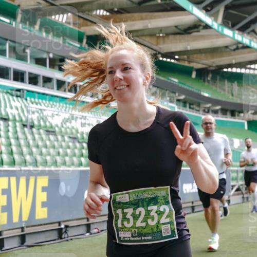 13.09.2026 - 21. swb-Marathon Bremen Michael Burmester http://msf.ph/oto/10457530 13.09.2026 13:11:34 Laufen im Stadion 265, 373, 581, 703, 843, 984, 1113, 1226, 1435, 1738, 1849, 1851, 1855, 1867, 1894, 1936, 1952, 1967, 2202, 2248, 2268, 2281, 2284, 2299, 2330, 2333, 2336, 2339, 2342, 2353, 2375, 2377, 2398, 2426, 2432, 2443, 2531, 2589, 2654, 2659, 2669, 2673, 2682, 2784, 2804, 2819, 2822, 2836, 2850, 2907, 2932, 2976, 3026, 3027, 3079, 3082, 3089, 3122, 3143, 3159, 3174, 3207, 3208, 3308, 3328, 3349, 3352, 3370, 3409, 3410, 3470, 3549, 551 meine-sportfotos.de