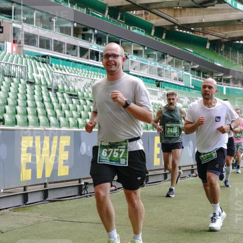 13.09.2026 - 21. swb-Marathon Bremen Michael Burmester http://msf.ph/oto/10457604 13.09.2026 13:11:36 Laufen im Stadion 265, 373, 581, 703, 843, 984, 1113, 1226, 1435, 1738, 1849, 1851, 1855, 1894, 1936, 1952, 1967, 2202, 2248, 2268, 2281, 2284, 2299, 2330, 2333, 2336, 2339, 2342, 2353, 2375, 2377, 2398, 2426, 2432, 2443, 2531, 2589, 2654, 2659, 2669, 2673, 2682, 2784, 2804, 2819, 2822, 2836, 2850, 2907, 2932, 2976, 3026, 3027, 3079, 3082, 3089, 3122, 3143, 3159, 3174, 3207, 3208, 3308, 3328, 3349, 3352, 3370, 3409, 3410, 3470, 3549, 551 meine-sportfotos.de