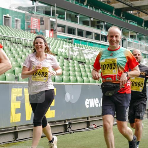 13.09.2026 - 21. swb-Marathon Bremen Michael Burmester http://msf.ph/oto/10457881 13.09.2026 10:33:39 Laufen im Stadion 10018, 10067, 10078, 10166, 10177, 10184, 10203, 10211, 10226, 10236, 10240, 10243, 10249, 10254, 10256, 10297, 10300, 10322, 10355, 10356, 10365, 10372, 10374, 10379, 10383, 10394, 10408, 10410, 10415, 10423, 10428, 10460, 10486, 10494, 10517, 10530, 10550, 10565, 10578, 10604, 10668, 10670, 10673, 10675, 10687, 10690, 10691, 10699, 10700, 10707, 10721, 10728, 10745, 10749, 10750, 10771, 10772, 10787, 10788, 10794, 10809, 10828, 10857, 10914, 11126 meine-sportfotos.de