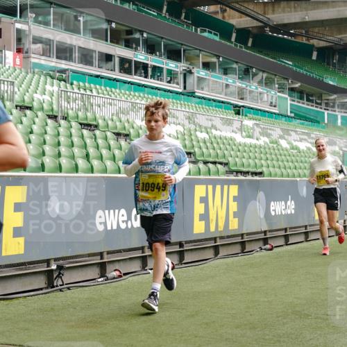 13.09.2026 - 21. swb-Marathon Bremen Michael Burmester http://msf.ph/oto/10458016 13.09.2026 10:33:41 Laufen im Stadion 10018, 10067, 10078, 10166, 10177, 10184, 10203, 10211, 10226, 10236, 10240, 10243, 10249, 10254, 10256, 10297, 10300, 10322, 10355, 10356, 10365, 10372, 10374, 10379, 10383, 10394, 10408, 10410, 10415, 10423, 10428, 10460, 10486, 10494, 10530, 10550, 10565, 10578, 10604, 10668, 10670, 10673, 10675, 10687, 10690, 10691, 10699, 10700, 10707, 10721, 10728, 10745, 10749, 10750, 10771, 10772, 10787, 10788, 10794, 10809, 10828, 10857, 10914, 11126, 11343 meine-sportfotos.de