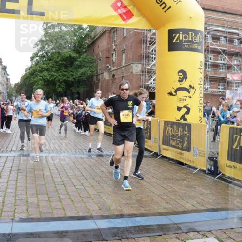 13.09.2026 - Kiel Lauf Yannick Fuchs http://msf.ph/oto/10458307 13.09.2026 09:50:43 Ziel 797, 3838, 4145, 4389, 5851, 6455, 6592, 7134, 7585, 7662, 7694, 8405, 8407, 8672, 9550, 9990, 10155, 10333, 10865, 11652, 1366, 1545, 2811, 2816, 3289, 3561, 3698, 4229, 5184, 5254, 5535, 5596, 5619, 7864, 8023, 8042, 9109, 9549, 9683, 9793, 10108, 10302, 10487, 10491, 10548, 10653, 12319, 12705, 249, 468, 763, 764, 1373, 1776, 1949, 2056, 3723, 5235, 6115, 6118, 6138, 6336, 6647, 6794, 6829, 6893, 7449, 7528, 9551, 11047, 11141, 12103, 12727, 12834 meine-sportfotos.de