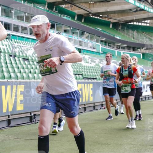 13.09.2026 - 21. swb-Marathon Bremen Michael Burmester http://msf.ph/oto/10458324 13.09.2026 13:11:45 Laufen im Stadion 118, 265, 373, 581, 703, 843, 984, 1113, 1226, 1334, 1435, 1738, 1849, 1851, 1894, 1936, 1952, 1967, 2202, 2248, 2281, 2284, 2299, 2330, 2333, 2336, 2339, 2342, 2353, 2375, 2377, 2398, 2426, 2432, 2443, 2531, 2589, 2654, 2659, 2669, 2673, 2682, 2784, 2804, 2815, 2819, 2822, 2836, 2850, 2907, 2932, 2966, 2976, 3026, 3027, 3079, 3082, 3089, 3122, 3143, 3155, 3159, 3174, 3207, 3208, 3308, 3328, 3349, 3352, 3370, 3409, 3410, 3470, 3549, 551 meine-sportfotos.de