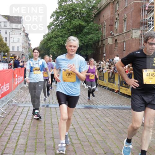 13.09.2026 - Kiel Lauf Yannick Fuchs http://msf.ph/oto/10458337 13.09.2026 09:50:44 Ziel 797, 3838, 4145, 4389, 5851, 6455, 6592, 7134, 7585, 7662, 7694, 8405, 8407, 8672, 9550, 9990, 10155, 10333, 10865, 11652, 1366, 1545, 2811, 2816, 3289, 3561, 3698, 4229, 5184, 5254, 5535, 5596, 6592, 7585, 7864, 8023, 8042, 9109, 9549, 9683, 9793, 10302, 10548, 12319, 12705, 249, 468, 763, 764, 1373, 1776, 1949, 2056, 3723, 5235, 6115, 6118, 6138, 6336, 6647, 6794, 6829, 6893, 7449, 7528, 9551, 11047, 11141, 12103, 12727, 12834 meine-sportfotos.de