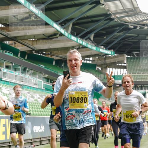13.09.2026 - 21. swb-Marathon Bremen Michael Burmester http://msf.ph/oto/10458417 13.09.2026 10:33:46 Laufen im Stadion 10018, 10067, 10078, 10166, 10177, 10184, 10203, 10211, 10226, 10236, 10240, 10243, 10249, 10254, 10256, 10297, 10300, 10322, 10355, 10356, 10365, 10372, 10374, 10379, 10383, 10394, 10408, 10415, 10423, 10428, 10460, 10486, 10494, 10530, 10550, 10565, 10578, 10604, 10668, 10669, 10670, 10673, 10675, 10687, 10691, 10699, 10700, 10707, 10721, 10728, 10745, 10749, 10750, 10771, 10772, 10787, 10788, 10794, 10809, 10828, 10857, 10914, 11126, 11162, 11343 meine-sportfotos.de