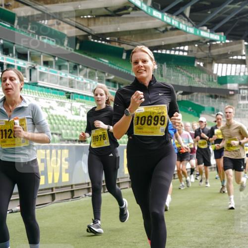 13.09.2026 - 21. swb-Marathon Bremen Michael Burmester http://msf.ph/oto/10458566 13.09.2026 10:33:49 Laufen im Stadion 10018, 10067, 10078, 10166, 10177, 10184, 10203, 10211, 10226, 10236, 10240, 10243, 10249, 10254, 10297, 10300, 10322, 10355, 10356, 10365, 10372, 10374, 10379, 10383, 10394, 10408, 10415, 10423, 10428, 10460, 10486, 10494, 10530, 10550, 10565, 10578, 10604, 10639, 10668, 10669, 10670, 10673, 10675, 10687, 10691, 10699, 10700, 10721, 10728, 10745, 10749, 10750, 10771, 10772, 10787, 10788, 10794, 10809, 10828, 10857, 10914, 11126, 11162, 11343, 11803 meine-sportfotos.de