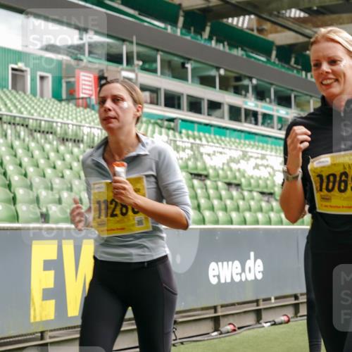13.09.2026 - 21. swb-Marathon Bremen Michael Burmester http://msf.ph/oto/10458609 13.09.2026 10:33:49 Laufen im Stadion 10018, 10067, 10078, 10166, 10177, 10184, 10203, 10211, 10226, 10236, 10240, 10243, 10249, 10254, 10297, 10300, 10322, 10355, 10356, 10365, 10372, 10374, 10379, 10383, 10394, 10408, 10415, 10423, 10428, 10460, 10486, 10494, 10530, 10550, 10565, 10578, 10604, 10639, 10668, 10669, 10670, 10673, 10675, 10687, 10691, 10699, 10700, 10721, 10728, 10745, 10749, 10750, 10771, 10772, 10787, 10788, 10794, 10809, 10828, 10857, 10914, 11126, 11162, 11343, 11803 meine-sportfotos.de
