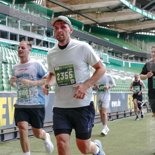 13.09.2026 - 21. swb-Marathon Bremen Michael Burmester http://msf.ph/oto/10458643 13.09.2026 13:11:50 Laufen im Stadion 118, 265, 373, 514, 581, 703, 843, 984, 1113, 1226, 1286, 1334, 1435, 1738, 1849, 1851, 1894, 1936, 1952, 1967, 2248, 2281, 2284, 2299, 2330, 2333, 2336, 2342, 2353, 2375, 2377, 2398, 2426, 2432, 2443, 2505, 2531, 2589, 2654, 2659, 2669, 2673, 2682, 2784, 2804, 2815, 2819, 2822, 2836, 2850, 2895, 2907, 2932, 2963, 2966, 2976, 3026, 3027, 3079, 3082, 3143, 3155, 3159, 3174, 3207, 3208, 3308, 3328, 3349, 3352, 3370, 3409, 3410, 3470, 3549, 551 meine-sportfotos.de