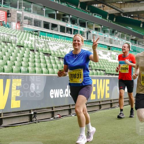 13.09.2026 - 21. swb-Marathon Bremen Michael Burmester http://msf.ph/oto/10458718 13.09.2026 10:33:51 Laufen im Stadion 10018, 10067, 10078, 10147, 10166, 10177, 10184, 10203, 10211, 10226, 10236, 10240, 10243, 10249, 10254, 10297, 10300, 10322, 10355, 10356, 10372, 10374, 10379, 10383, 10394, 10408, 10415, 10423, 10428, 10460, 10486, 10494, 10530, 10550, 10565, 10578, 10604, 10639, 10668, 10669, 10670, 10673, 10675, 10687, 10691, 10699, 10700, 10721, 10728, 10745, 10749, 10750, 10771, 10772, 10787, 10788, 10794, 10809, 10828, 10857, 10914, 11126, 11162, 11343, 11803, 11965 meine-sportfotos.de