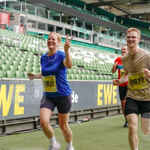 13.09.2026 - 21. swb-Marathon Bremen Michael Burmester http://msf.ph/oto/10458789 13.09.2026 10:33:51 Laufen im Stadion 10018, 10067, 10078, 10147, 10166, 10177, 10184, 10203, 10211, 10226, 10236, 10240, 10243, 10249, 10254, 10297, 10300, 10322, 10355, 10356, 10372, 10374, 10379, 10383, 10394, 10408, 10415, 10423, 10428, 10460, 10486, 10494, 10530, 10550, 10565, 10578, 10604, 10639, 10668, 10669, 10670, 10673, 10675, 10687, 10691, 10699, 10700, 10721, 10728, 10745, 10749, 10750, 10771, 10772, 10787, 10788, 10794, 10809, 10828, 10857, 10914, 11126, 11162, 11343, 11803, 11965 meine-sportfotos.de