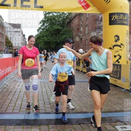 13.09.2026 - Kiel Lauf Yannick Fuchs http://msf.ph/oto/10458854 13.09.2026 09:51:07 Ziel 232, 249, 468, 764, 1776, 2056, 2777, 3723, 5445, 6009, 6115, 6118, 6794, 6923, 7528, 10626, 11047, 12103, 12727, 12834, 468, 763, 797, 1373, 1545, 1949, 3289, 3838, 4145, 4389, 5235, 5851, 6138, 6336, 6455, 6592, 6647, 6829, 6893, 7134, 7449, 7585, 7662, 7694, 8405, 8407, 8672, 9550, 9551, 9990, 10155, 10333, 10865, 11141, 11652, 12319, 12705, 940, 956, 2466, 2483, 3089, 4217, 4615, 5731, 5913, 6363, 8150, 11143, 11552, 11852, 11997, 1545, 2811, 2816, 3289, 3561, 4229 meine-sportfotos.de
