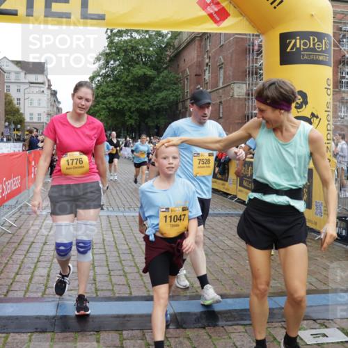13.09.2026 - Kiel Lauf Yannick Fuchs http://msf.ph/oto/10458863 13.09.2026 09:51:07 Ziel 232, 249, 468, 764, 1776, 2056, 2777, 3723, 5445, 6009, 6115, 6118, 6794, 6923, 7528, 10626, 11047, 12103, 12727, 12834, 468, 763, 797, 1373, 1545, 1949, 3289, 3838, 4145, 4389, 5235, 5851, 6138, 6336, 6455, 6592, 6647, 6829, 6893, 7134, 7449, 7585, 7662, 7694, 8405, 8407, 8672, 9550, 9551, 9990, 10155, 10333, 10865, 11141, 11652, 12319, 12705, 940, 956, 2466, 2483, 3089, 4217, 4615, 5731, 5913, 6363, 8150, 11143, 11552, 11852, 11997, 1545, 2811, 2816, 3289, 3561, 4229 meine-sportfotos.de