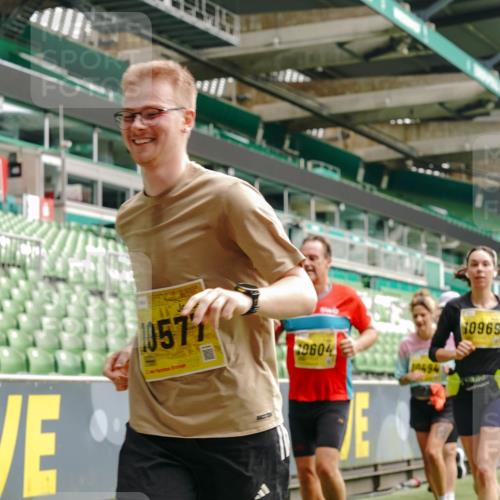 13.09.2026 - 21. swb-Marathon Bremen Michael Burmester http://msf.ph/oto/10458867 13.09.2026 10:33:52 Laufen im Stadion 10018, 10067, 10078, 10147, 10166, 10177, 10184, 10203, 10211, 10226, 10236, 10240, 10243, 10249, 10254, 10297, 10300, 10322, 10355, 10356, 10367, 10368, 10372, 10374, 10379, 10383, 10394, 10408, 10415, 10423, 10428, 10460, 10486, 10494, 10530, 10550, 10578, 10604, 10639, 10668, 10669, 10670, 10673, 10675, 10687, 10691, 10699, 10700, 10728, 10745, 10749, 10750, 10771, 10772, 10787, 10788, 10794, 10809, 10828, 10857, 10914, 11126, 11162, 11343, 11803, 11965 meine-sportfotos.de