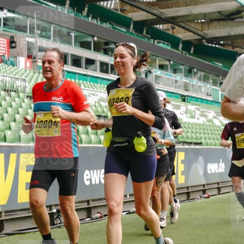13.09.2026 - 21. swb-Marathon Bremen Michael Burmester http://msf.ph/oto/10458908 13.09.2026 10:33:53 Laufen im Stadion 10018, 10067, 10078, 10147, 10166, 10177, 10184, 10203, 10211, 10226, 10236, 10240, 10243, 10249, 10254, 10297, 10300, 10322, 10355, 10356, 10367, 10368, 10372, 10374, 10379, 10383, 10394, 10408, 10415, 10423, 10428, 10460, 10486, 10494, 10530, 10550, 10578, 10604, 10639, 10668, 10669, 10670, 10673, 10675, 10687, 10691, 10699, 10700, 10728, 10745, 10749, 10750, 10771, 10772, 10787, 10788, 10794, 10809, 10828, 10857, 10914, 11126, 11162, 11343, 11803, 11965 meine-sportfotos.de