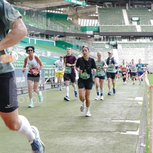 13.09.2026 - 21. swb-Marathon Bremen Michael Burmester http://msf.ph/oto/10458971 13.09.2026 13:11:53 Laufen im Stadion 118, 265, 373, 514, 581, 703, 843, 984, 1113, 1226, 1286, 1334, 1435, 1738, 1849, 1851, 1894, 1936, 1952, 1967, 2248, 2281, 2284, 2299, 2330, 2333, 2336, 2342, 2353, 2375, 2377, 2398, 2426, 2432, 2443, 2505, 2531, 2589, 2654, 2659, 2669, 2673, 2765, 2784, 2804, 2815, 2819, 2822, 2836, 2850, 2895, 2907, 2932, 2963, 2966, 2976, 3026, 3027, 3079, 3082, 3143, 3155, 3159, 3174, 3207, 3208, 3308, 3328, 3349, 3352, 3370, 3409, 3470, 3549, 551 meine-sportfotos.de