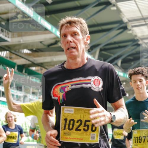 13.09.2026 - 21. swb-Marathon Bremen Michael Burmester http://msf.ph/oto/10459101 13.09.2026 10:33:56 Laufen im Stadion 10018, 10067, 10078, 10147, 10166, 10177, 10184, 10203, 10211, 10236, 10240, 10249, 10254, 10297, 10300, 10355, 10356, 10367, 10368, 10369, 10372, 10374, 10379, 10383, 10394, 10408, 10415, 10423, 10428, 10460, 10486, 10494, 10530, 10550, 10578, 10604, 10639, 10668, 10669, 10673, 10675, 10687, 10691, 10699, 10700, 10728, 10745, 10749, 10750, 10771, 10772, 10787, 10788, 10794, 10809, 10828, 10857, 10914, 10928, 11126, 11162, 11343, 11803, 11965 meine-sportfotos.de