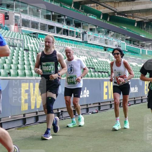 13.09.2026 - 21. swb-Marathon Bremen Michael Burmester http://msf.ph/oto/10459131 13.09.2026 13:11:54 Laufen im Stadion 118, 265, 373, 514, 581, 703, 843, 984, 1113, 1226, 1286, 1334, 1435, 1738, 1849, 1851, 1894, 1936, 1952, 1967, 2005, 2248, 2281, 2284, 2299, 2330, 2333, 2336, 2342, 2353, 2375, 2377, 2398, 2426, 2432, 2443, 2505, 2531, 2589, 2654, 2659, 2669, 2673, 2765, 2784, 2804, 2815, 2819, 2822, 2836, 2850, 2895, 2907, 2963, 2966, 2976, 3026, 3027, 3079, 3082, 3143, 3155, 3159, 3174, 3207, 3208, 3308, 3328, 3349, 3352, 3370, 3409, 3470, 3549, 551 meine-sportfotos.de