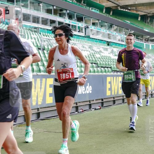 13.09.2026 - 21. swb-Marathon Bremen Michael Burmester http://msf.ph/oto/10459229 13.09.2026 13:11:56 Laufen im Stadion 118, 265, 373, 514, 581, 703, 843, 984, 1113, 1226, 1286, 1334, 1435, 1738, 1849, 1851, 1936, 1952, 1967, 2005, 2248, 2281, 2299, 2330, 2333, 2336, 2342, 2353, 2375, 2377, 2398, 2426, 2432, 2443, 2505, 2531, 2589, 2654, 2659, 2669, 2673, 2765, 2784, 2804, 2815, 2819, 2822, 2836, 2850, 2895, 2907, 2963, 2966, 2975, 2976, 3026, 3027, 3079, 3082, 3143, 3155, 3159, 3174, 3207, 3208, 3308, 3328, 3349, 3352, 3370, 3409, 3434, 3470, 3549, 551 meine-sportfotos.de