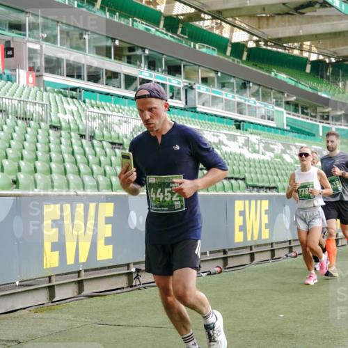 13.09.2026 - 21. swb-Marathon Bremen Michael Burmester http://msf.ph/oto/10459450 13.09.2026 12:54:38 Laufen im Stadion 145, 161, 189, 201, 205, 313, 376, 385, 388, 461, 472, 481, 495, 541, 560, 615, 616, 666, 675, 696, 740, 755, 816, 827, 982, 1053, 1056, 1076, 1197, 1207, 1390, 1419, 1433, 1445, 1468, 1551, 1599, 1631, 1658, 1664, 1707, 1814, 2055, 2125, 2234, 2251, 2280, 2362, 2383, 2390, 2401, 2422, 2454, 2474, 2499, 2623, 2701, 2733, 2801, 2820, 2824, 2870, 2882, 2913, 2922, 2962, 2971, 2997, 3012, 3054, 3134, 3175, 3206, 3241, 3246, 3346, 3356, 3357, 3413, 3706, 3716, 3836, 4137 meine-sportfotos.de