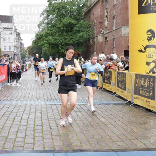13.09.2026 - Kiel Lauf Yannick Fuchs http://msf.ph/oto/10459806 13.09.2026 09:51:51 Ziel 803, 1100, 1309, 1967, 1999, 2002, 4230, 6188, 7007, 7302, 9829, 9833, 10048, 11173, 11834, 12630, 714, 840, 940, 956, 2483, 3089, 3674, 4615, 4822, 4907, 5595, 5731, 5913, 6057, 6363, 6648, 7622, 8097, 8150, 11143, 11173, 11233, 11494, 11552, 11852, 11997, 12107, 896, 1899, 4132, 4166, 4883, 6471, 6625, 8729, 9616, 11300, 11444, 11445, 11580, 11832, 12068, 940, 956, 2466, 4217, 6009 meine-sportfotos.de