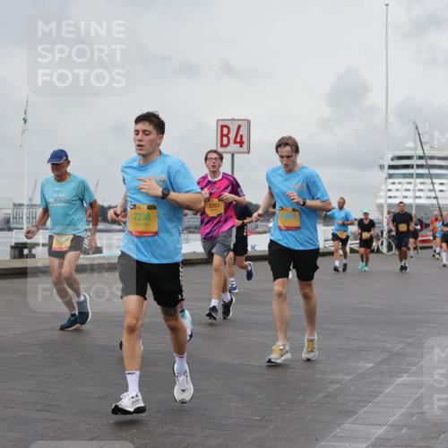 13.09.2026 - Kiel Lauf Andreas Tolksdorf http://msf.ph/oto/10460040 13.09.2026 12:00:57 Kiellinie 4, 23, 30, 2238, 3261, 3 meine-sportfotos.de