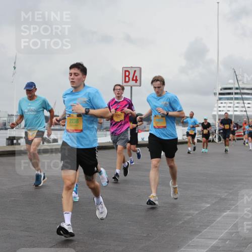 13.09.2026 - Kiel Lauf Andreas Tolksdorf http://msf.ph/oto/10460041 13.09.2026 12:00:57 Kiellinie 30, 39, 2238, 3261, 4, 3 meine-sportfotos.de